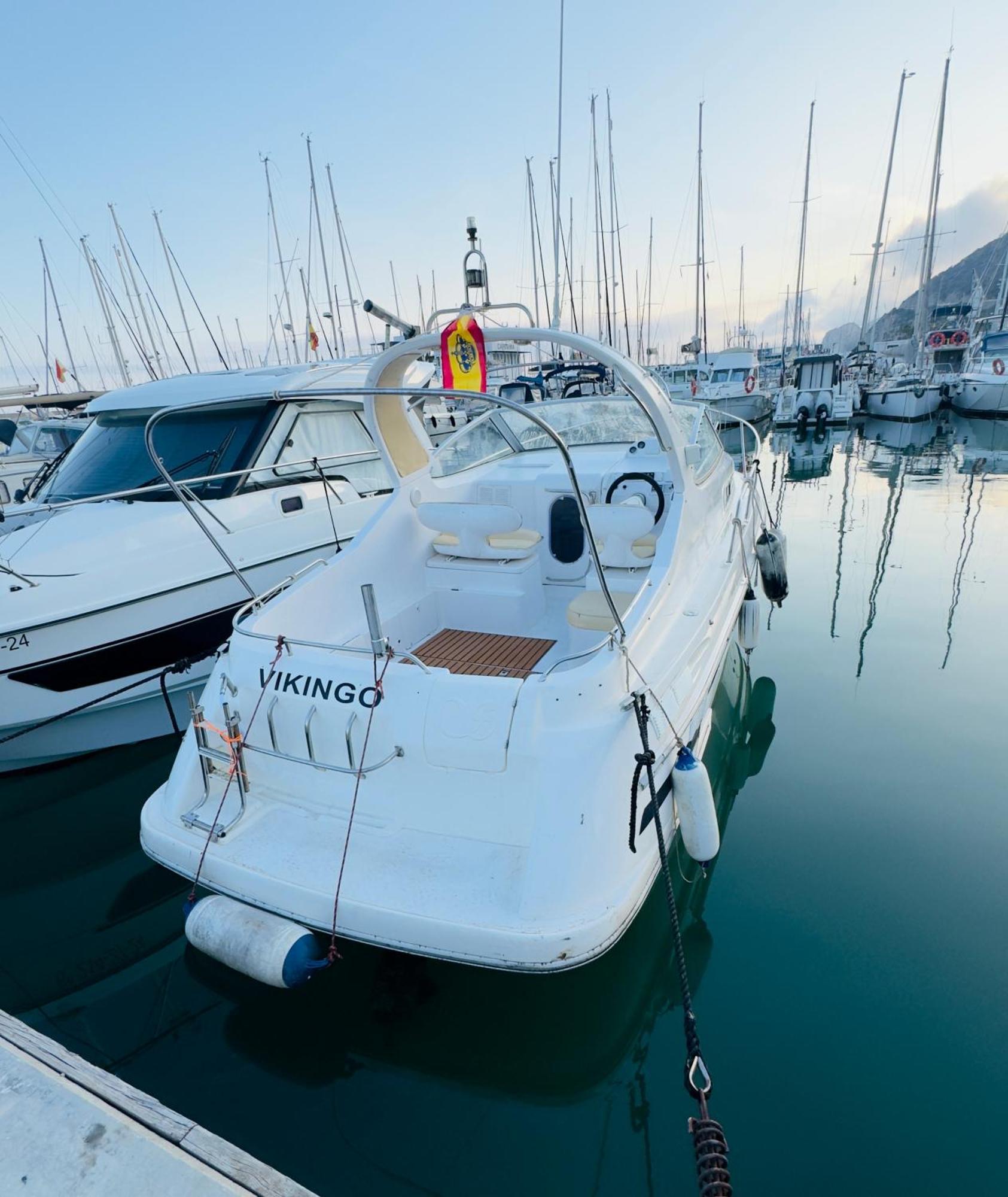 Boat In For Sleeping And Sailing Bateau-hôtel Barcelone