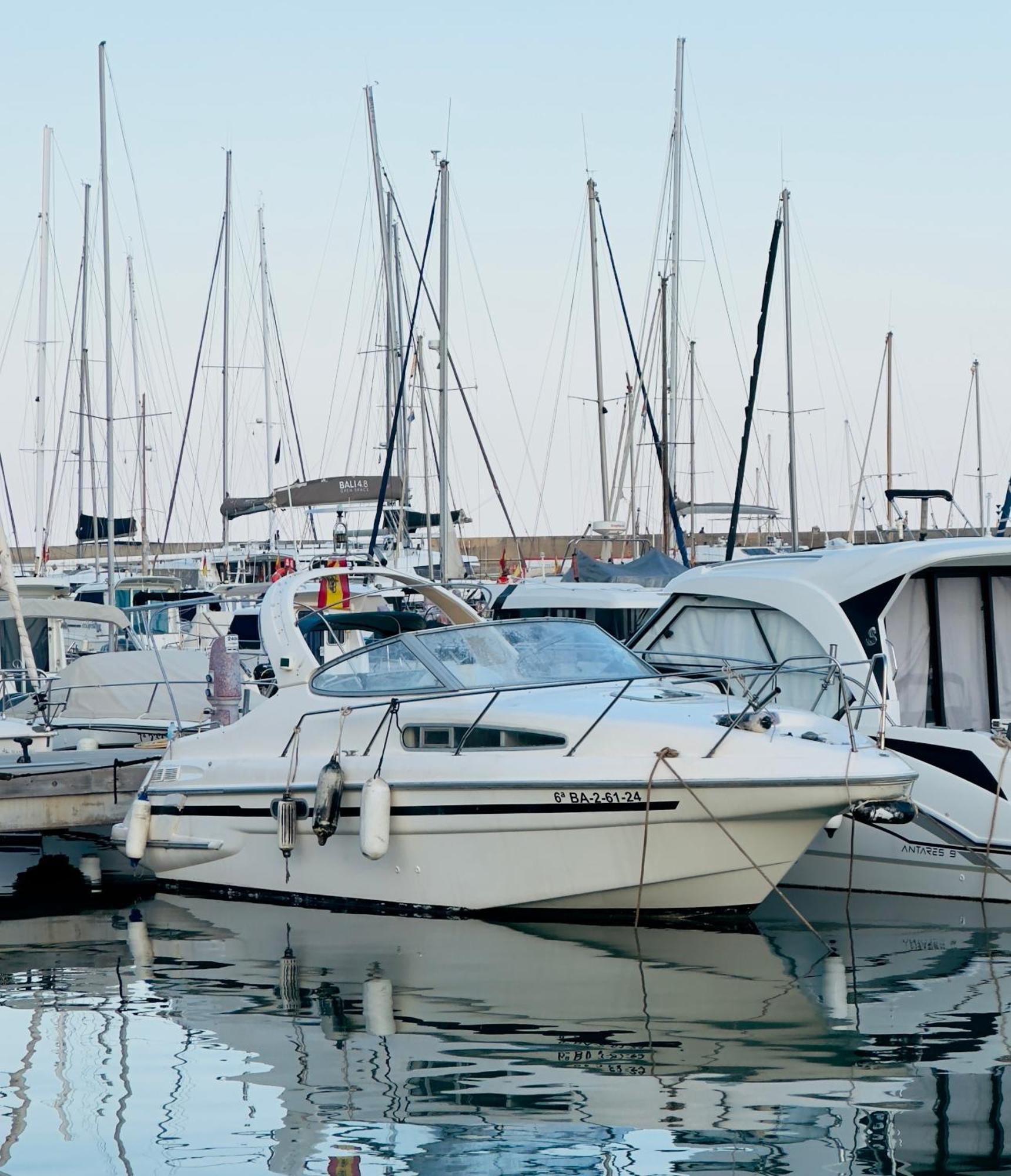 Boat In For Sleeping And Sailing * Barcelone